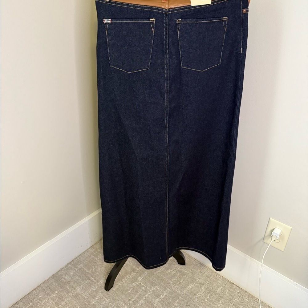 Alice‎ + Olivia Jeans with Brown and Dark Blue Details - Picture 8 of 9